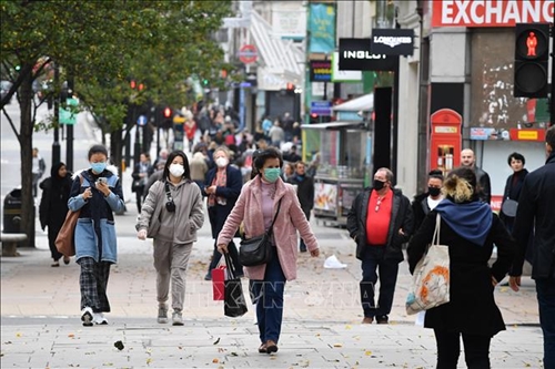 Châu Âu đối mặt mối đe dọa “đại dịch kép” COVID-19 và cúm mùa kéo dài