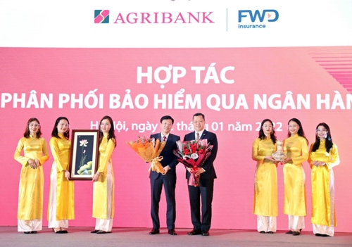 FWD Việt Nam triển khai hợp tác phân phối bảo hiểm qua ngân hàng