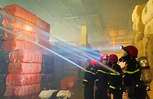Khống chế hỏa hoạn tại KCN Phú Bài