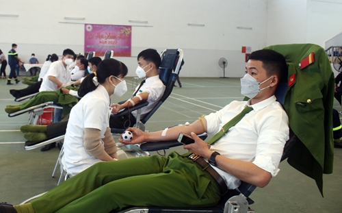 Phong Điền tiếp nhận 356 đơn vị máu tại Lễ hội xuân hồng năm 2022