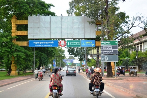 Campuchia xem xét kế hoạch biến chất thải nhựa thành bê tông xây đường
