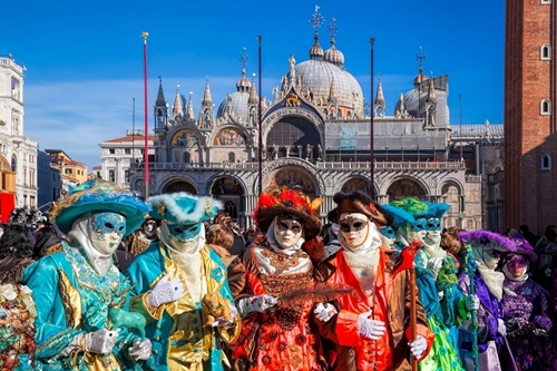 Bớt lo ngại về COVID-19, Venice tái khởi động “Carnival của hi vọng”