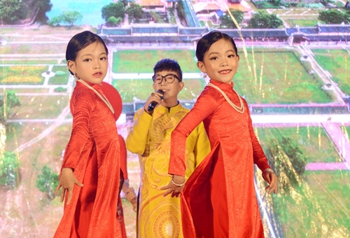Many special performances at the closing ceremony of the Country’s Fair and Festival”