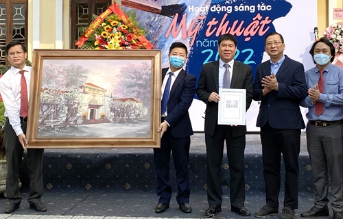 Art creation activity launched at College of Arts, Hue University