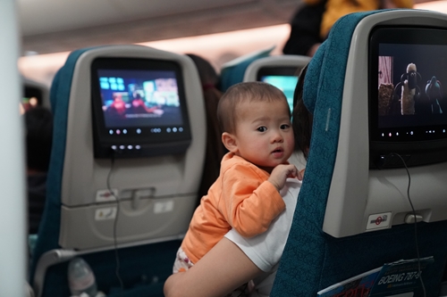 Vietnam Airlines thực hiện thành công chuyến bay đầu tiên đón công dân Việt Nam ở Ukraine về nước