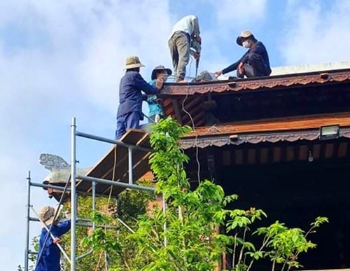 Tháo dỡ công trình xây dựng trái phép tại phường Thủy Dương