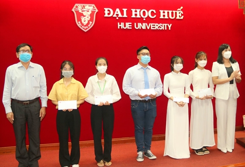20 Keidanren  JCCI scholarships awarded to Hue University students