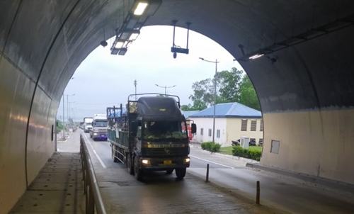 Thu giá vé dịch vụ như cũ trong thời gian sửa chữa hầm đường bộ Phước Tượng, Phú Gia