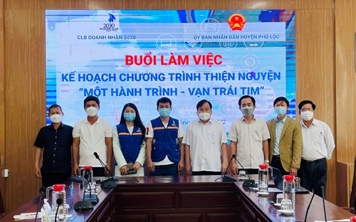 Hỗ trợ gần 800 triệu đồng cho học sinh khó khăn Phú Lộc