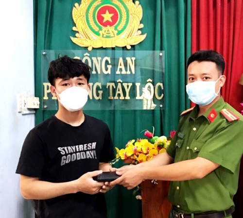 Sinh viên viết thư cảm ơn cảnh sát khu vực và Công an phường Tây Lộc