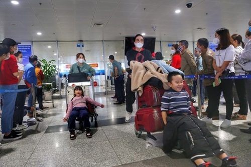 Hoàn thành 6 chuyến bay đưa gần 1 700 người Việt tại Ukraine về nước