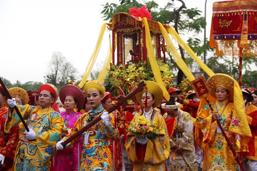 Re-enactment of the Hue Nam Temple Festival procession by road