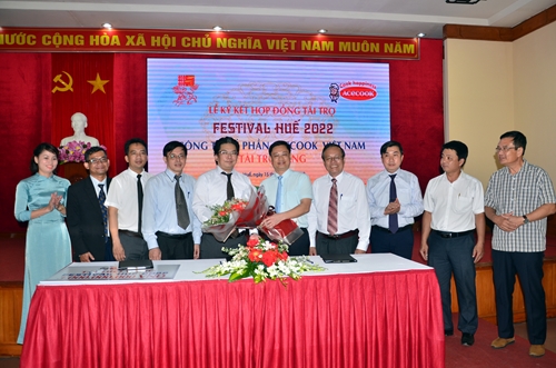 Acecook Việt Nam tài trợ 3 tỷ đồng cho Festival Huế 2022