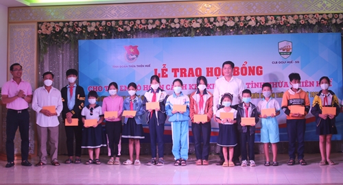 CLB Golf Huế - Sài Gòn trao 123 suất học bổng cho học sinh có hoàn cảnh khó khăn
