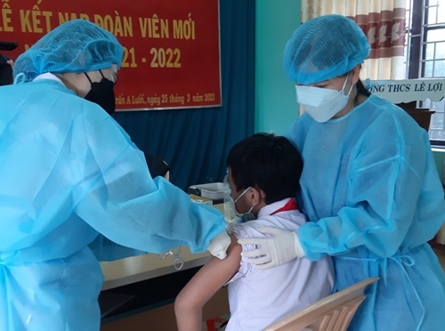Tiêm vắc-xin phòng COVID-19 cho trẻ dưới 12 tuổi tại A Lưới, Phong Điền