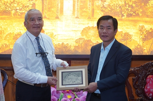 Chủ tịch UBND tỉnh Nguyễn Văn Phương làm việc với Hiệp hội Eurasia