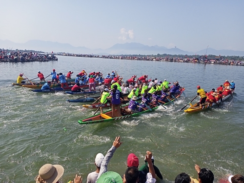 Sôi động lễ hội đua thuyền huyện Phú Lộc lần thứ nhất năm 2022