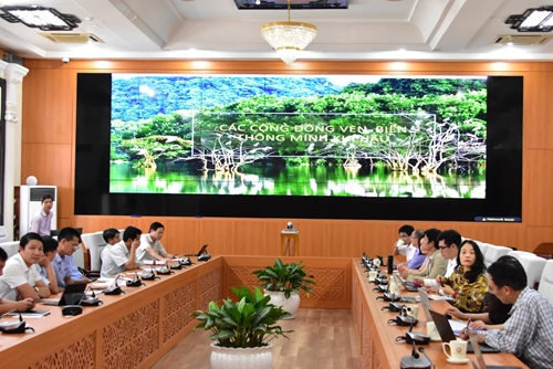 Developing smart coastal communities and green traffic in Hue