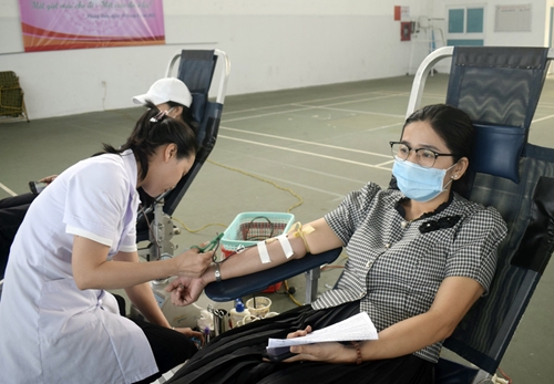 Hơn 350 người tham gia hiến máu tình nguyện đợt II năm 2022