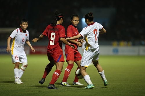 Bóng đá nữ Việt Nam dội cơn mưa gôn 7-0 vào lưới Campuchia