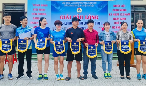 124 vận động viên tham gia giải cầu lông huyện Phú Lộc