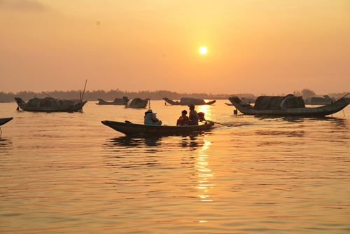 The captivating beauty of Quang Loi lagoon at dawn