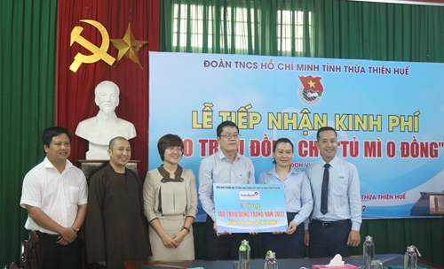 Vietinbank chi nhánh Thừa Thiên Huế hỗ trợ 180 triệu đồng cho “Tủ mì 0 đồng”