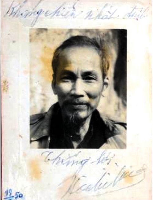 Tấm ảnh Bác Hồ ký tặng Tư lệnh mặt trận Bình Trị Thiên