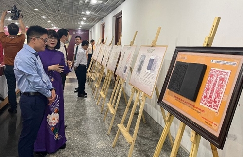 Launch of the book series Dai Nam thuc luc and the exhibition on the National Institute of History of the Nguyen Dynasty