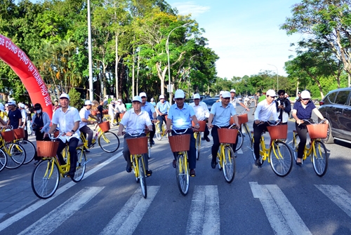 Public bicycle-sharing project launched
