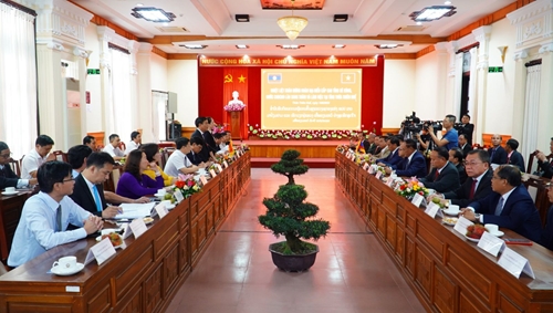 Consolidating and developing the friendly relationship between Thua Thien Hue and Sekong