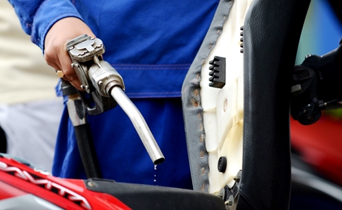 Giá dầu tăng mạnh, giá xăng tiếp tục lập kỷ lục mới
