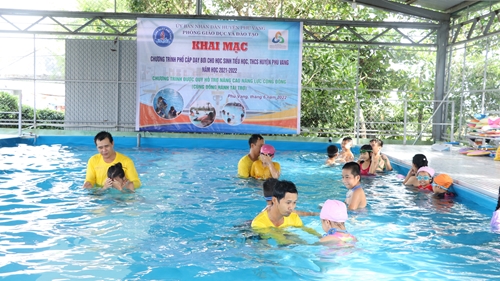 Khai mạc chương trình phổ cập dạy bơi cho học sinh tiểu học, THCS
