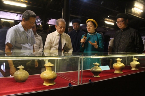 300 artifacts telling stories of the Huong and the O Lau Rivers