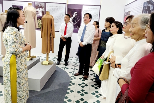 Exhibition space “Some documents about Ao Dai Hue - past and present” opened