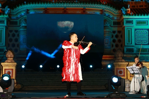 Hoang Rob brings “The Eastern Sun” to Hue Ancient Capital