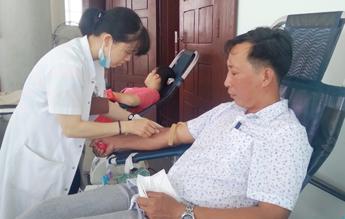 300 đơn vị máu hưởng ứng chiến dịch Giọt máu hồng- Hè năm 2022