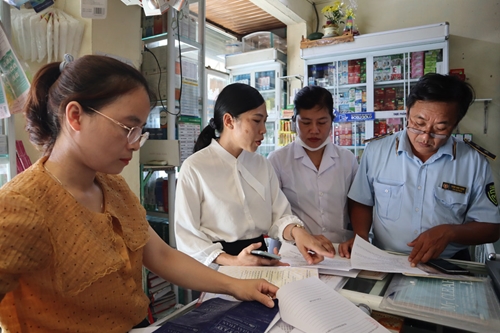 Phong Điền yêu cầu đóng cửa 1 cơ sở bán lẻ thuốc tân dược