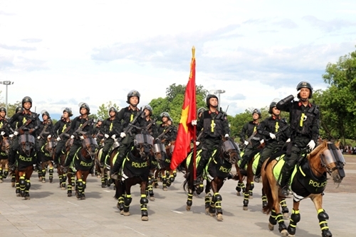 Police regulations, shooting and martial arts competition in Hue city