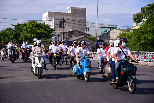 Car parade on Vietnam Tourism Day