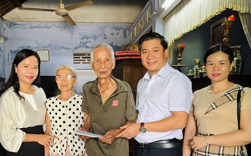 Hương Thủy trao tặng gần 2 300 suất quà nhân kỷ niệm Ngày Thương binh - Liệt sĩ