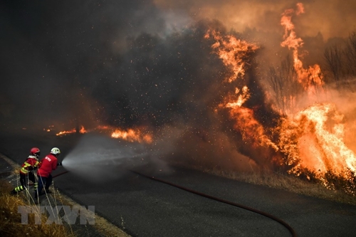 Bồ Đào Nha, Pháp chống chọi với cháy rừng nghiêm trọng