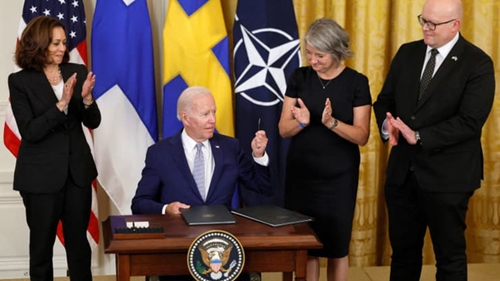 Mỹ phê chuẩn đơn đăng ký gia nhập NATO của Phần Lan và Thụy Điển