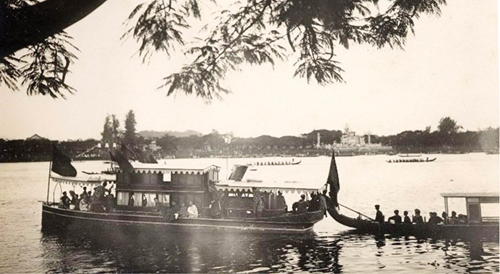 Du thuyền triều Nguyễn qua vài tư liệu xưa