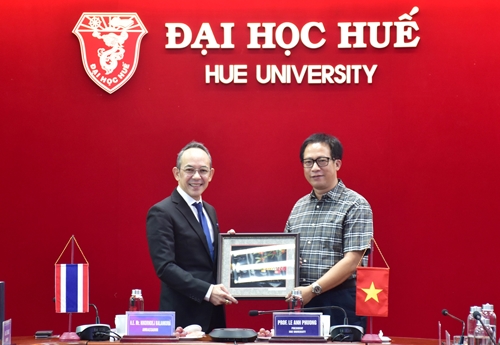 Đại sứ Thái Lan tại Việt Nam thăm và làm việc tại Đại học Huế