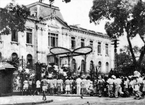 77 năm Cách mạng Tháng Tám và Quốc khánh 2 9 “Xây lầu thắng lợi trên nền nhân dân”