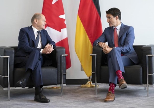Đức và Canada tìm kiếm giải pháp cho các vấn đề về năng lượng