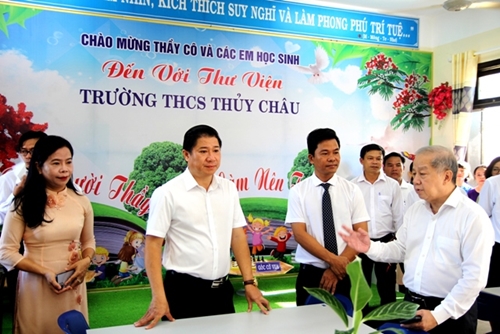 Phó Bí thư Thường trực Tỉnh ủy Phan Ngọc Thọ kiểm tra công tác chuẩn bị năm học mới ở Hương Thủy