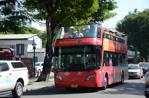 Ra mắt dịch vụ city tour bằng xe buýt hai tầng thoáng nóc
