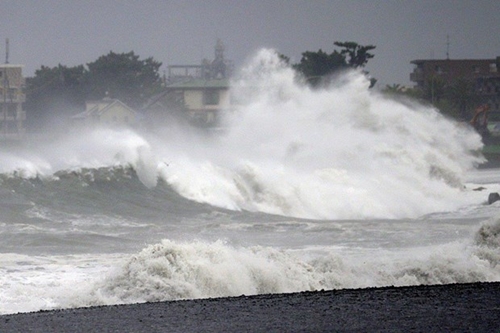 Siêu bão Hinnamnor Nhật Bản ra lệnh sơ tán người dân, hủy nhiều chuyến bay